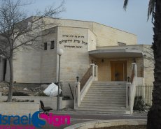 אותיות על מבנים